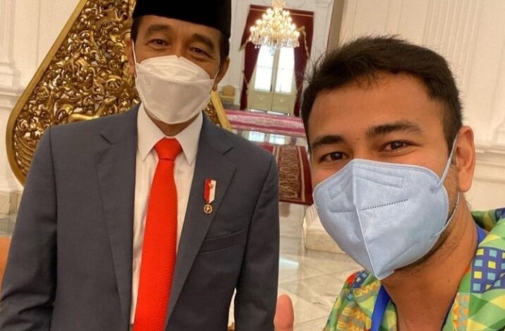 Raffi Ahmad Kembali Terima Vaksin Dosis Kedua Bareng Presiden Jokowi di Istana