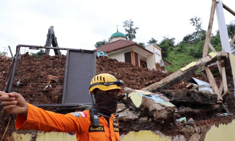 40 Orang Korban Longsor Sumedang Berhasil Ditemukan, Pencarian pun Resmi Ditutup