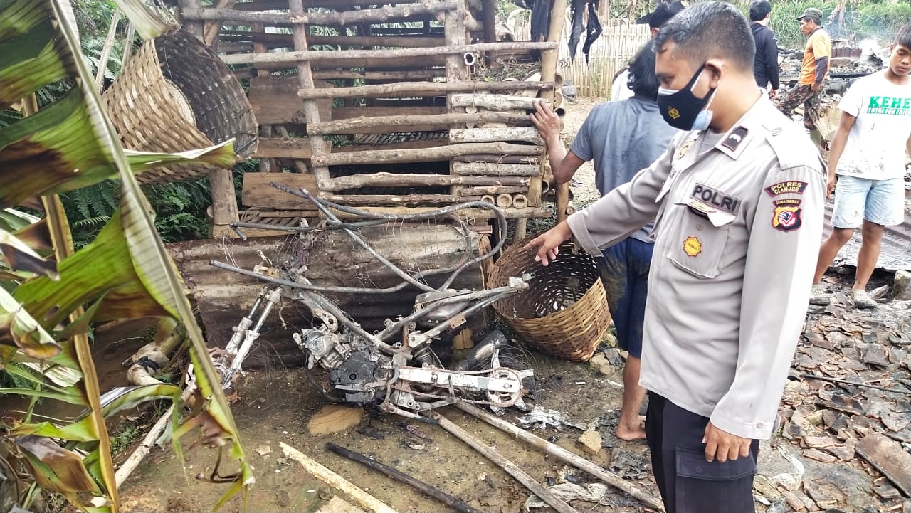 Korsleting Listrik, Enam Rumah Bedeng di Campaka Ludes Terbakar