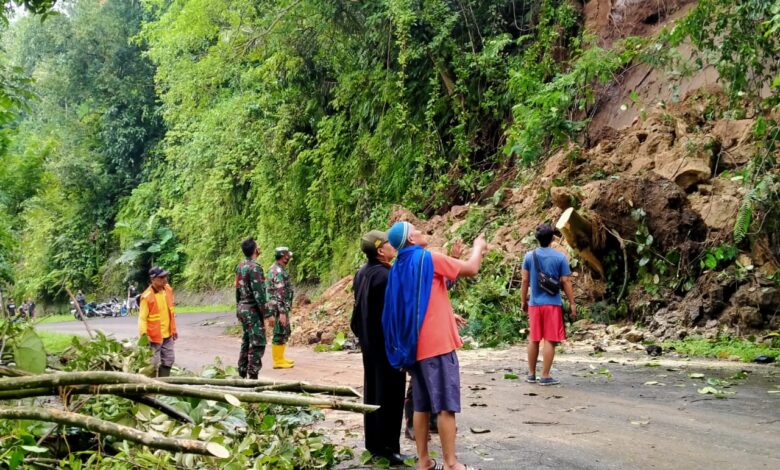 Tebing longsor haurwangi cianjur