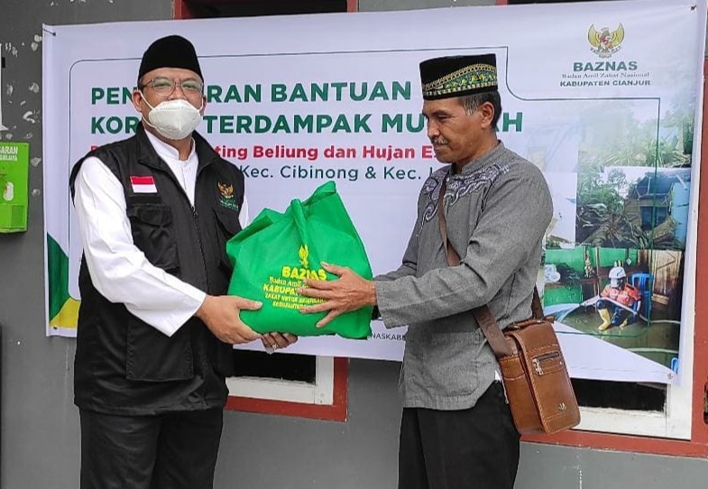 Baznas Cianjur Salurkan Bantuan Sembako pada Korban Bencana Alam di Cianjur Selatan