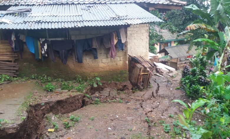 Selain Bantuan Sembako, Pemkab Cianjur Siapkan Lahan Relokasi bagi Korban Bencana Alam di Cipanas