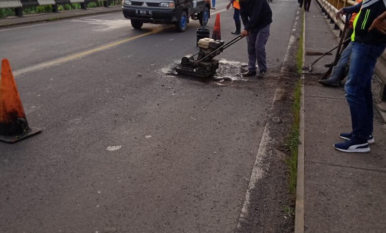 Sejumlah Titik Jalan Berlubang di Ciranjang hingga Haurwangi Mulai Diperbaiki