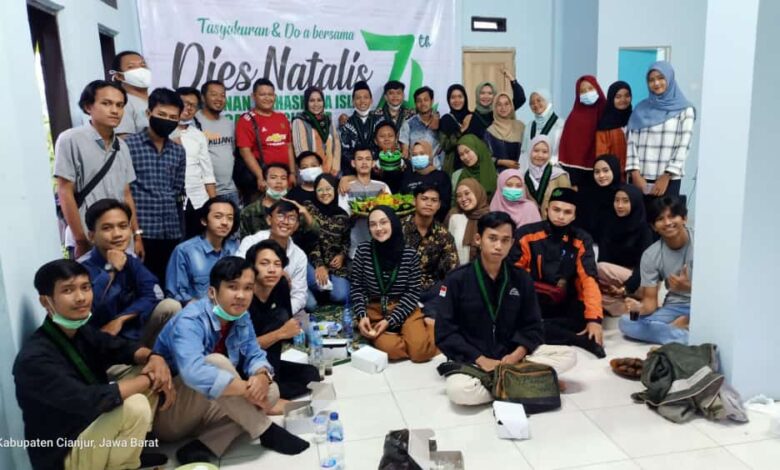 MILAD: HMI Cabang Cianjur memperingati puncak Milad ke-74 dengan mengelar aneka kegiatan dan diakhiri dengan diskusi interaktif serta doa bersama. (Foto: Afsal Muhammad/cianjurupdate.com)