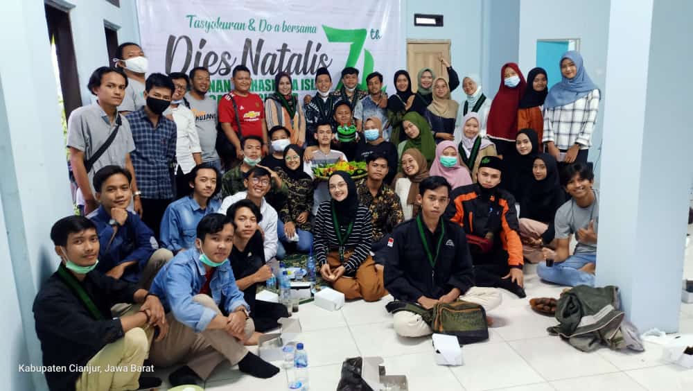 MILAD: HMI Cabang Cianjur memperingati puncak Milad ke-74 dengan mengelar aneka kegiatan dan diakhiri dengan diskusi interaktif serta doa bersama. (Foto: Afsal Muhammad/cianjurupdate.com)