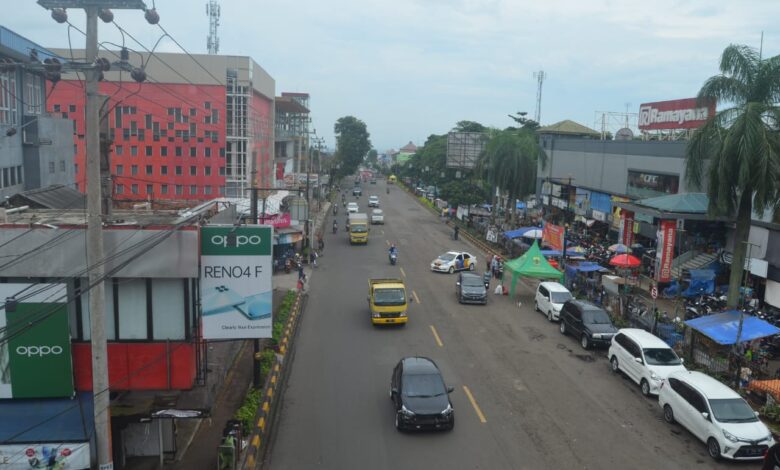 SANKSI: Dishub Cianjur kini tengah melakukan penertiban di area jalan depan Pasar Muka Cianjur, warga yang melanggar pun akan dikenakan sanksi tegas. (Foto: Afsal Muhammad/cianjurupdate.com)