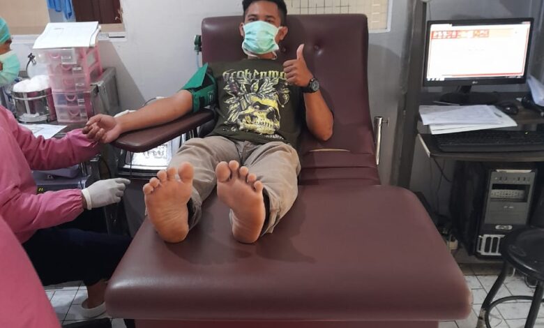 SOSIAL: Tumbuhkan kepedulian sosial, anggota AMHC melakukan aksi donor darah di Unit Transfusi PMI Kabupaten Cianjur, pada Minggu (21/2/2021). (Foto: Afsal Muhammad/cianjurupdate.com)