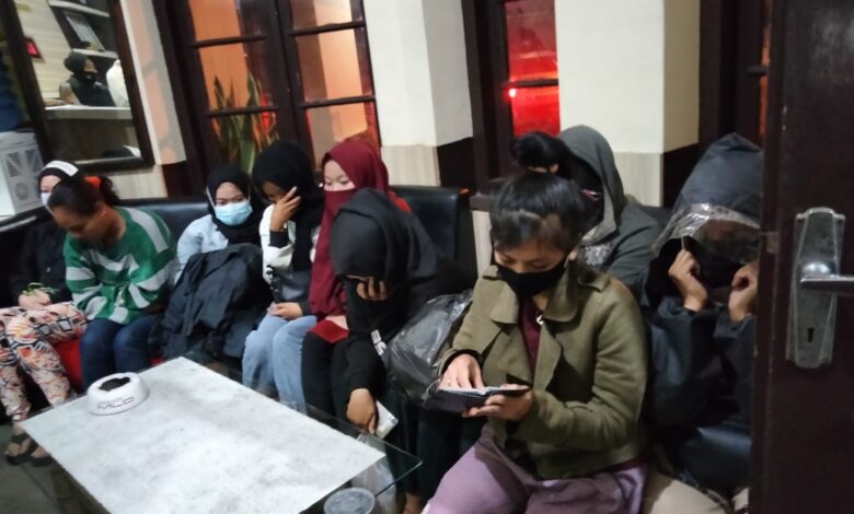 Asyik "Indehoy" di Kosan dan Hotel, 10 Pasangan Mesum Diamankan Polsek Pacet