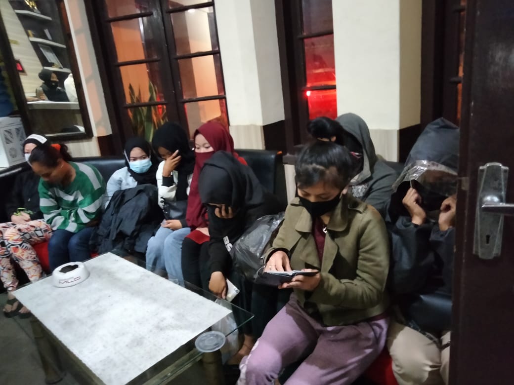 Asyik "Indehoy" di Kosan dan Hotel, 10 Pasangan Mesum Diamankan Polsek Pacet