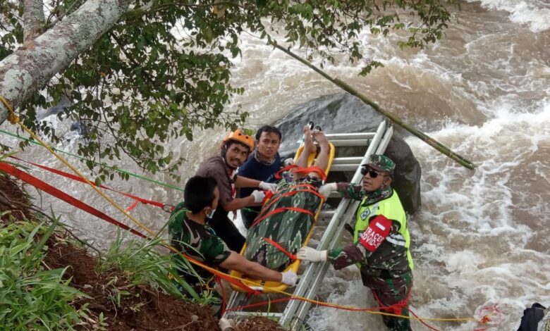 Geger! Mayat Pria Tanpa Busana Ditemukan Warga di Sungai Cikundul Cipanas