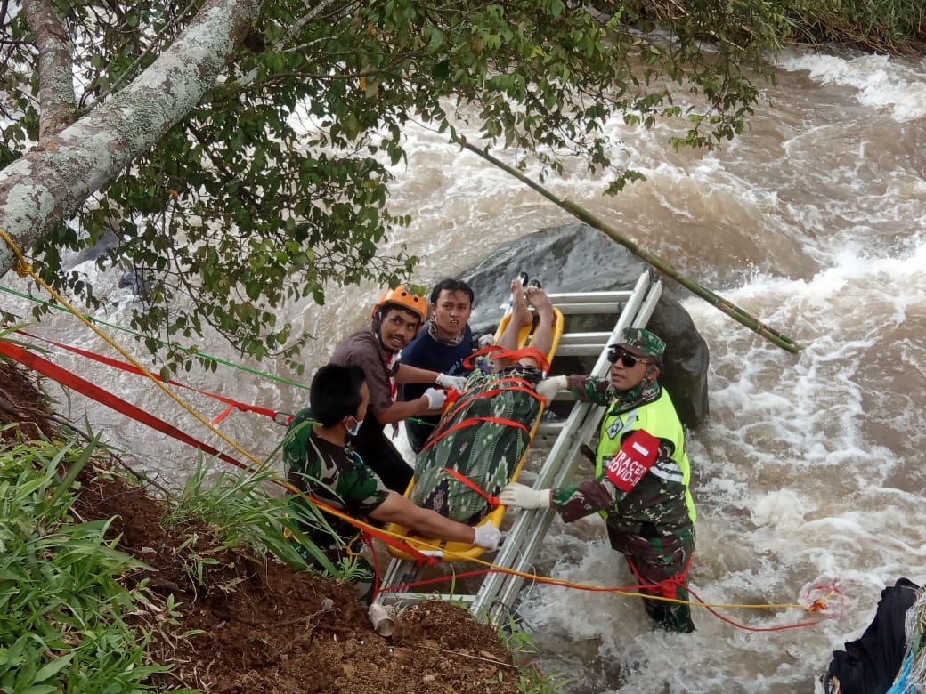 Geger! Mayat Pria Tanpa Busana Ditemukan Warga di Sungai Cikundul Cipanas