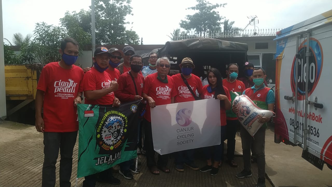 Cianjur Cycling Society (CCS) Gelar Baksos untuk Korban Banjir Subang