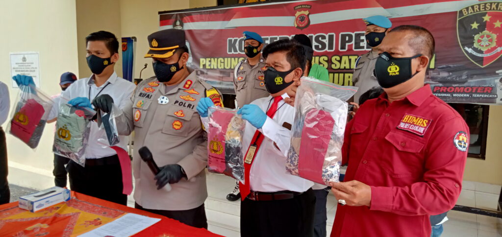 CABUL: Guru ngaji di salah satu Madrasah Ibtidaiyah di Kampung Sipon Kecamatan Ciranjang tega mencabuli lima orang murid perempuanya yang masih berusia 13-14 tahun. (Foto: Afsal Muhammad/cianjurupdate.com)