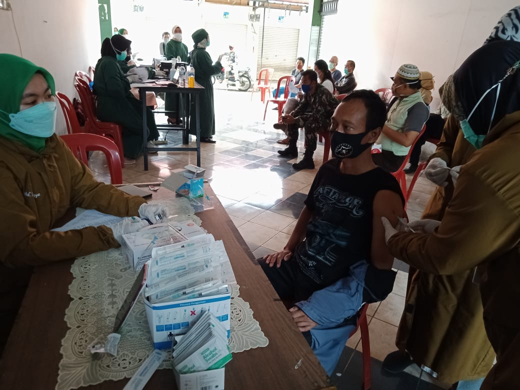 Kebut Herd Immunity, 500 Pedagang dan Pengurus Pasar Induk Cianjur Ikut Vaksinasi Covid-19