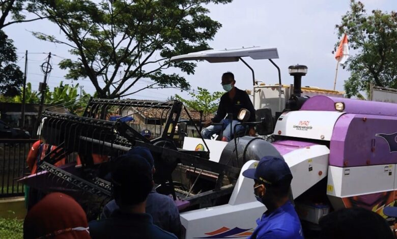 Maksimalkan Hasil Padi, Puluhan Kelompok Tani di Cianjur Ikuti Bimtek Pengoperasian Alat dan Mesin Pertanian