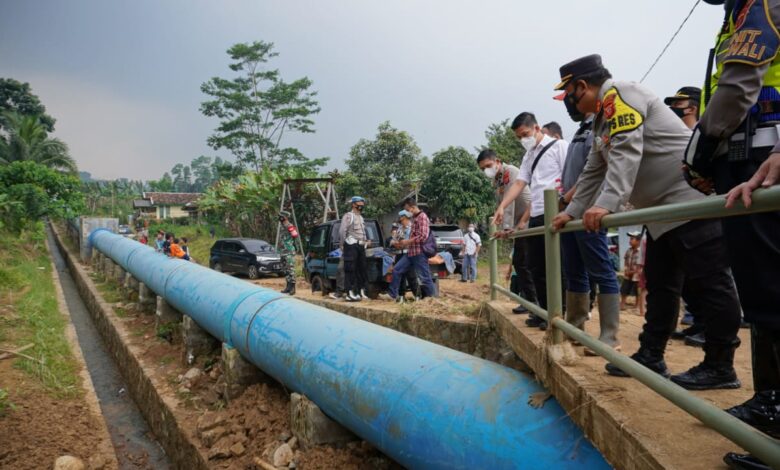 Kapolres Cianjur Tinjau Lokasi PLTM Bendungan Cibeet yang Jebol di Sukaresmi