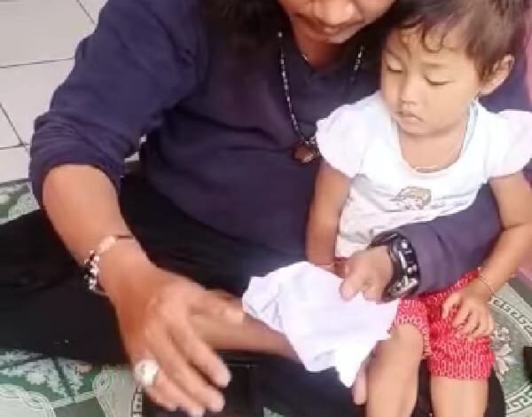 Viral! Seorang Pria yang Mengaku Ustadz Gondrong di Bekasi Bisa Gandakan Uang