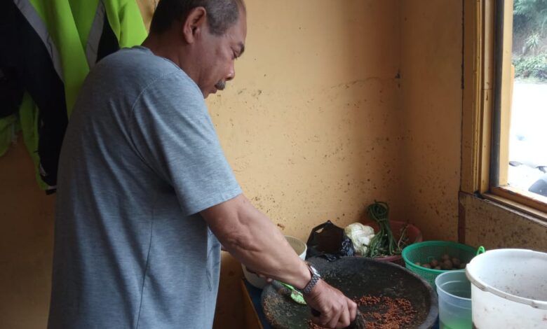 Merugi, Pedagang Nasi di Cipanas Kena Imbas Harga Cabai Rawit Merah yang Makin Pedas