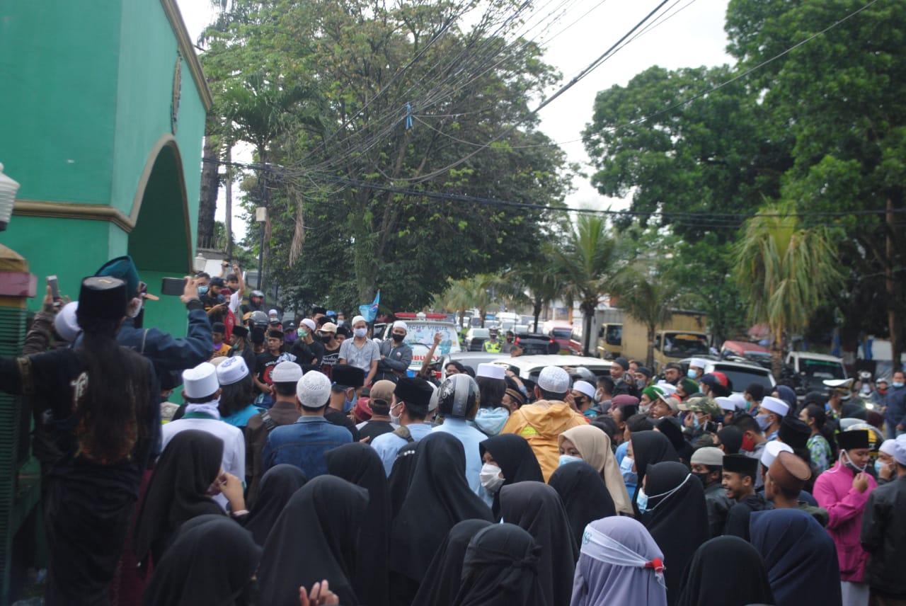 Massa Bertambah, Eks FPI Cianjur Minta Rizieq Shihab Diperlakukan dengan Adil dan Manusiawi