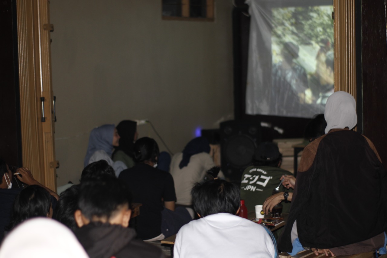 Tumbuhkan Kesadaran Terhadap Lingkungan, Pemuda Literasi Gelar Nobar dan Bedah Film Kinipan