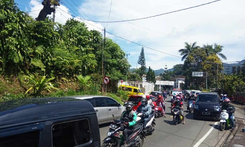 Munggah Jelang Ramadan, Jalur Cipanas Puncak Dipadati Kendaraan