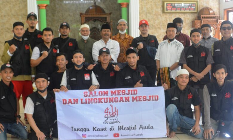 Inspiratif! Komunitas Kawan Ukhuwah Cianjur, Salon Masjid Secara Sukarela dan Gratis