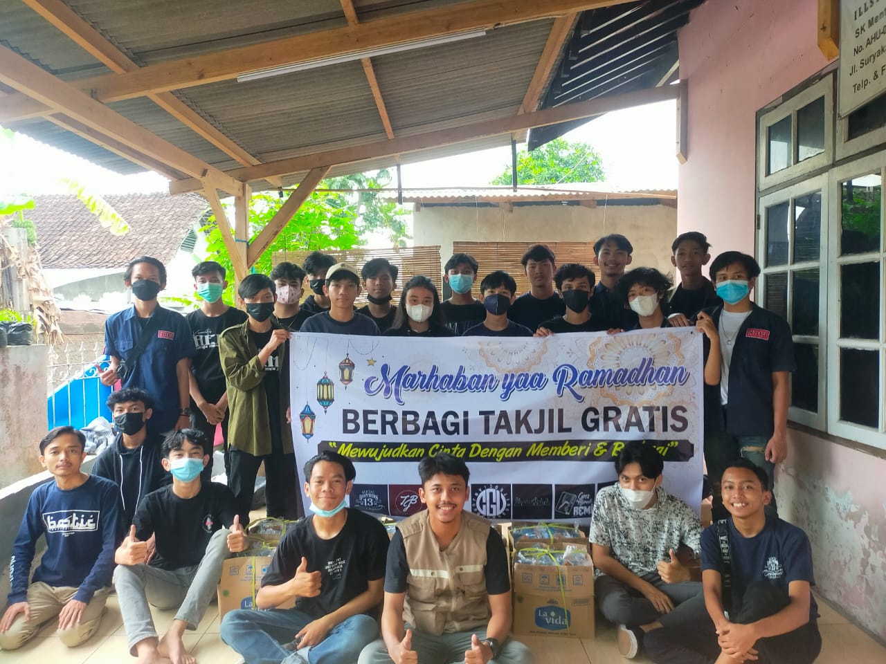 Tujuh Komunitas Gabungan di Cianjur Bagikan Ratusan Takjil Gratis Pada Masyarakat