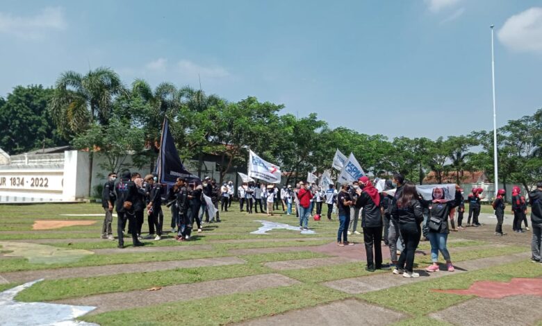 Peringati May Day, Ratusan Buruh Unjuk Rasa di Pendopo Cianjur