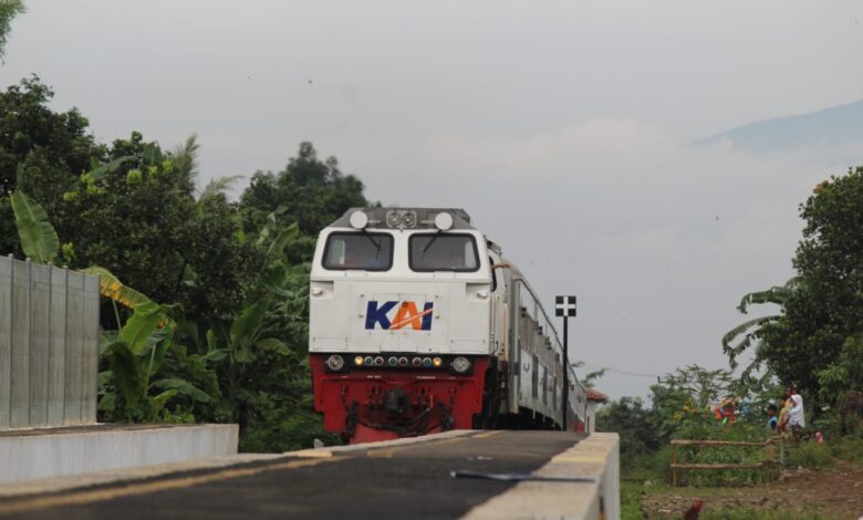 Kereta Api (KA) Siliwangi tujuan Sukabumi - Cianjur - Cipatat menjadi salah satu KA Lokal yang tetap beroperasi pada tanggal 6 - 17 Mei 2021.