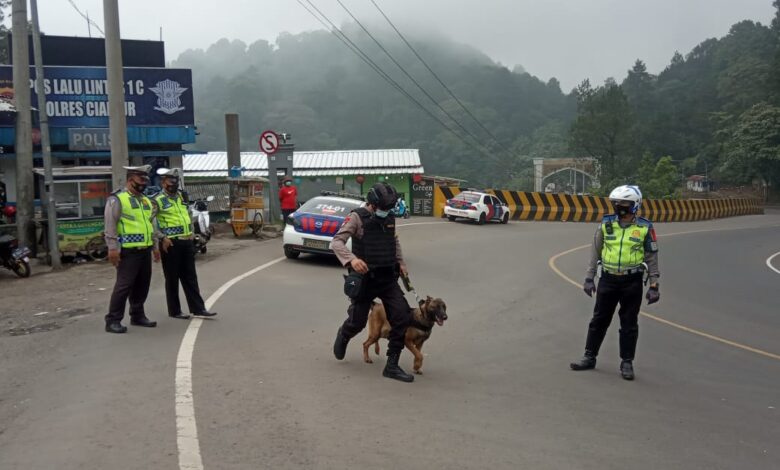 Antisipasi Berbagai Modus Pemudik, Polres Cianjur Turunkan Anjing Pelacak