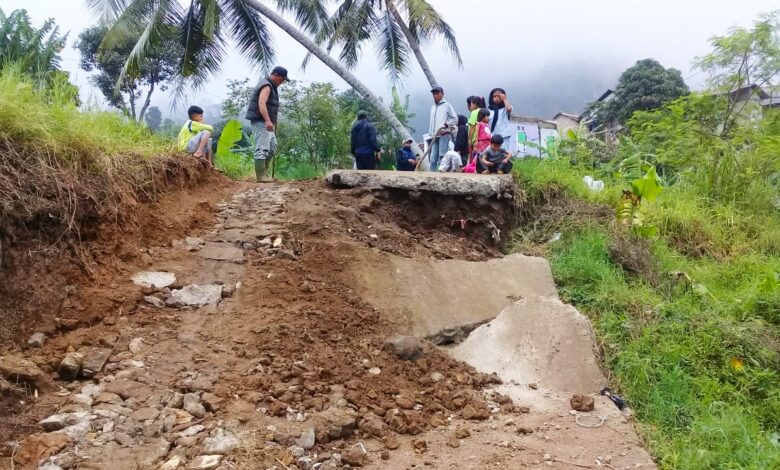 Menagih Janji Plt Bupati, Warga Desa Batulawang Minta Segera Direlokasi