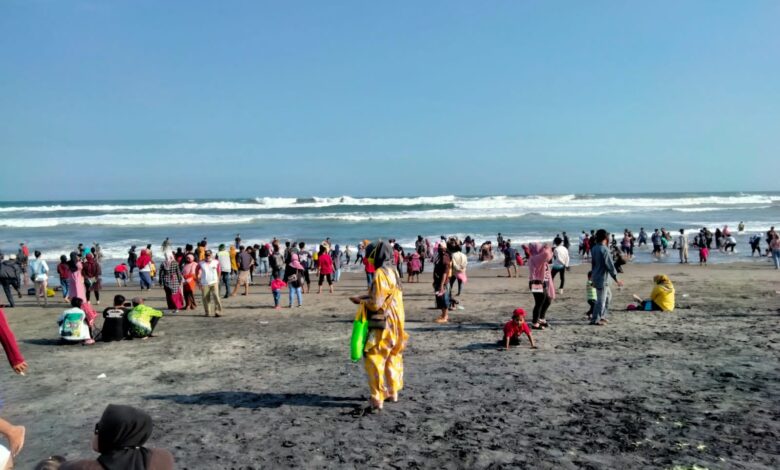 Wisatawan Membludak, Pantai Jayanti dan Cemara di Cianjur Selatan Ditutup!