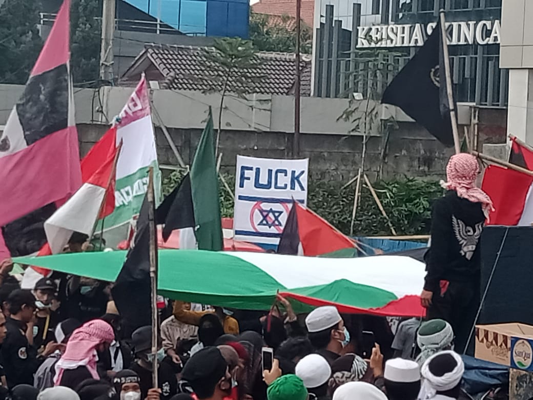 Aksi Bela Palestina, Ribuan Masyarakat Cianjur Long March dari Masjid Agung hingga Jalan Ir H Juanda