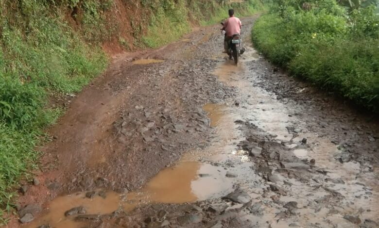 Warga Desa Bungbangsari Takokak Keluhkan Banyak Akses Jalan yang Rusak