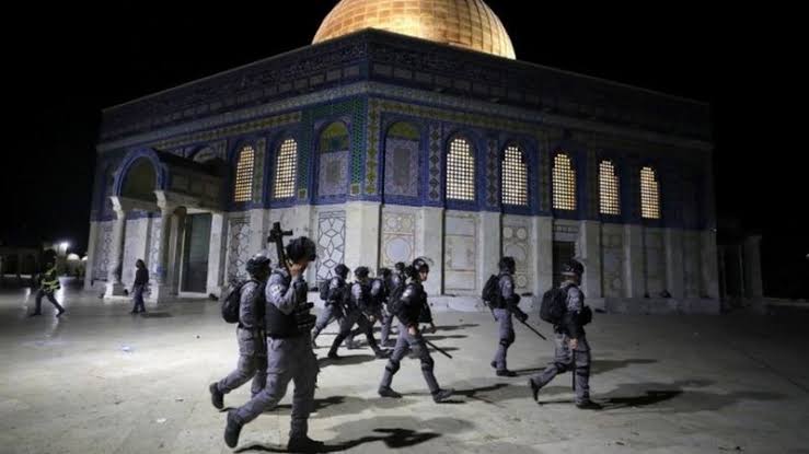 Masjid Al-Aqsa Kembali Diserang Kepolisian Israel, 275 Warga Palestina Terluka