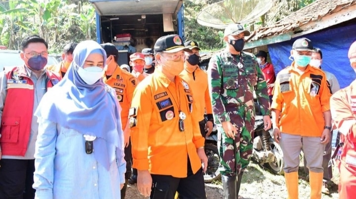 Bupati Cianjur Jamin Kebutuhan Pangan Korban Longsor Cibeber hingga Janjikan Relokasi