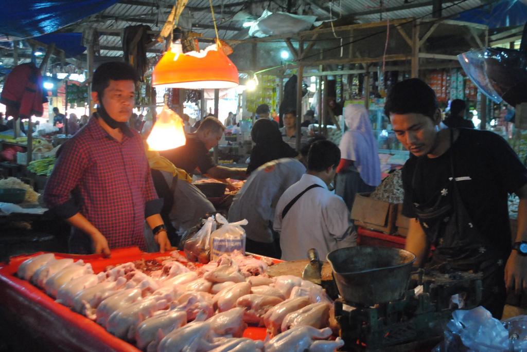 Pedagang Pasar Induk Cianjur Tolak Kebijakan PPN Sembako