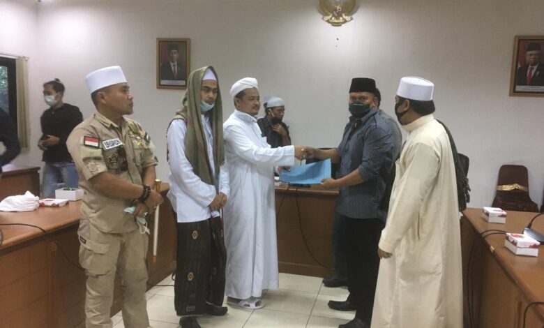 AUDIENSI: Simpatisan Habib Rizieq audiensi di Kantor DPRD Cianjur.(Foto: Afsal Muhammad/cianjurupdate.com)