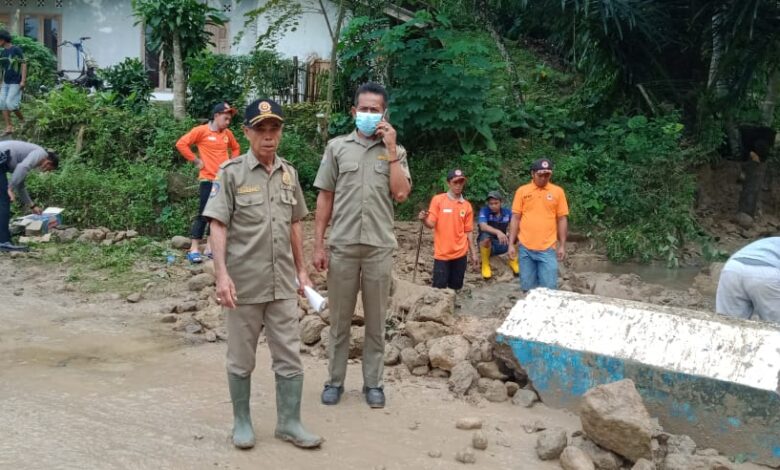 Longsor Terjang Leles Cianjur Selatan, Arus Lalin Sempat Terhambat