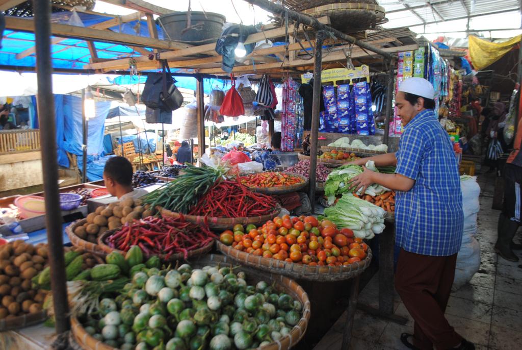 Imbas PPKM Darurat, Penghasilan Pedagang Pasar Cipanas Anjlok!