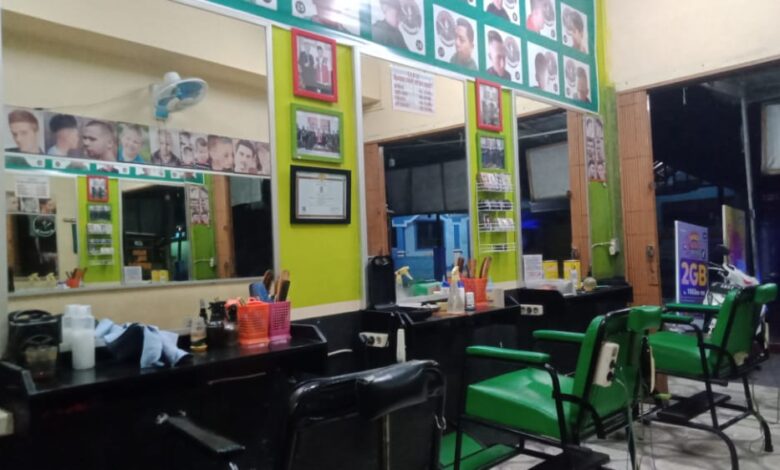 Usaha Pangkas Rambut di Cianjur Pasrah Harus Tutup Selama PPKM Darurat