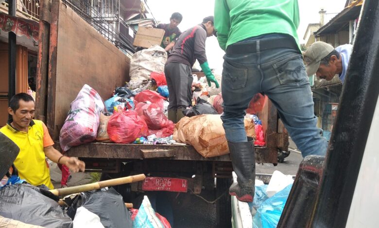 PPKM Darurat, Volume Sampah di Jalur Protokol Cipanas-Pacet Turun 30 Persen