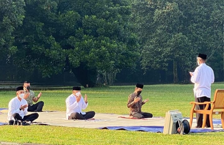 Presiden Jokowi Shalat Idul Adha di Istana Bogor, Sebar 35 Ekor Sapi Kurban