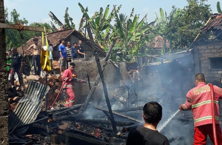 Idul Adha, Dua Rumah di Cilaku Kebakaran