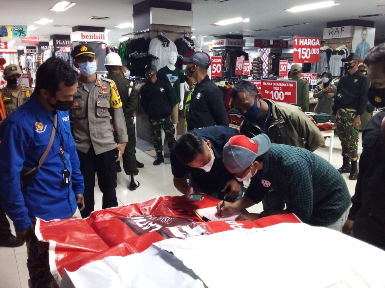 Satpol PP Cianjur Catat 203 Pelaku Usaha Langgar PPKM Level 3