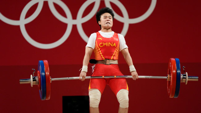 Duh! Lifter China Peraih Medali Emas, Hou Zhihui Diperiksa Terkait Doping