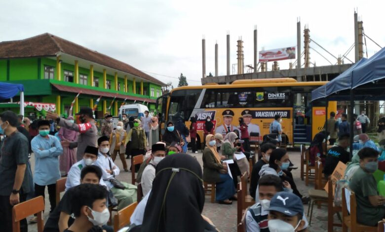 Sasar Remaja, Bupati Cianjur Launching Mobile Vaksinasi Covid-19