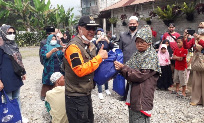 Forum Cipanas Peduli Salurkan Puluhan Paket Sembako pada Masyarakat Terdampak Covid-19