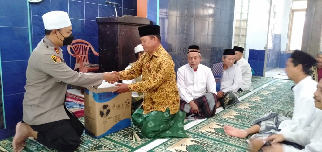 Polsek Bojongpicung Gelar Baksos di Masjid Al-Barokah Neglasari