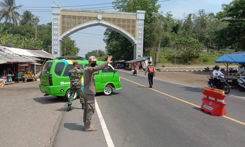 Penyekatan di Perbatasan Cianjur- Bandung, Puluhan Kendaraan Diputar Balik